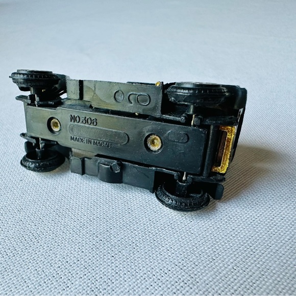 💚 READERS DIGEST VINTAGE COLLECTIBLE MINIATURE 1:64 CLASSIC CAR NO. 306 💥 - Picture 5 of 6